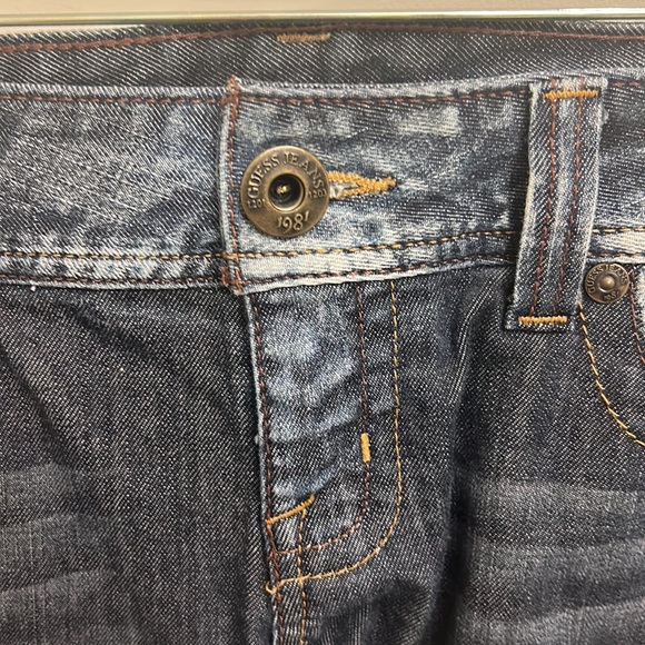 Guess Jeans dark denim w/acid wash 7” shorts, size 28. - Picture 4 of 5